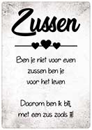 [P-023] Spreukenbordje Zussen ben je niet 
